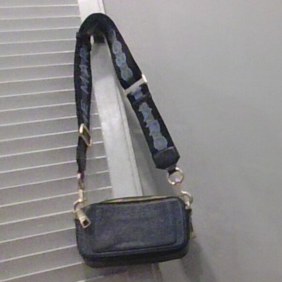 MARC JACOBS BAG CONDITION IS LIKE NEW BLUE AND GOLD! - Picture 2 of 6